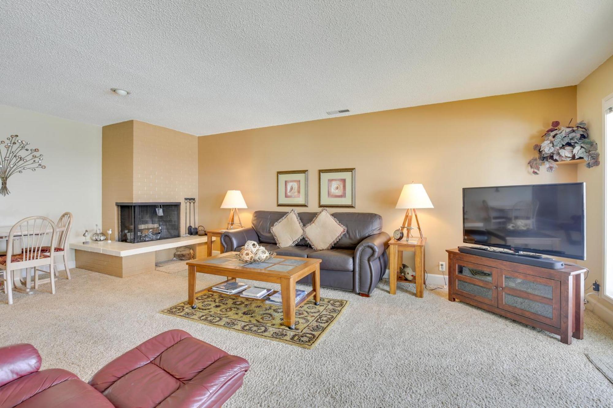 Comfortable Lincoln City Condo With Patio And Views! Exterior photo